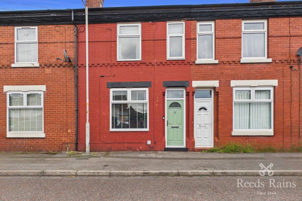 3 bedroom Mid Terrace House for sale