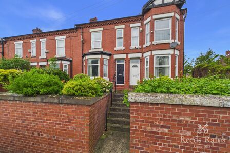 3 bedroom Mid Terrace House for sale