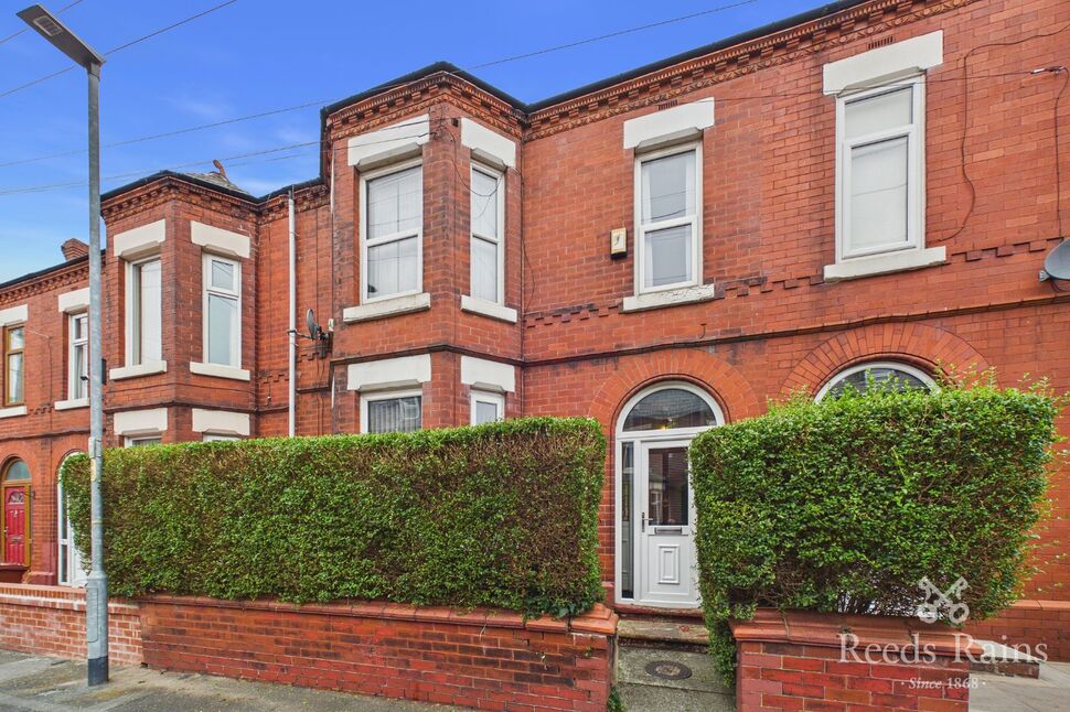 4 bedroom Mid Terrace House for sale