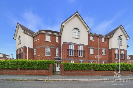 2 bedroom Flat for sale