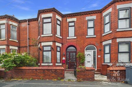 4 bedroom Mid Terrace House for sale