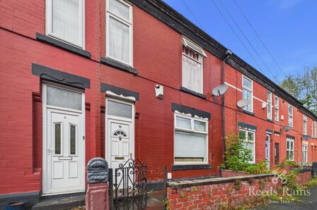 3 bedroom Mid Terrace House for sale