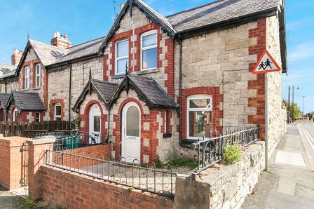 2 bedroom End Terrace House to rent