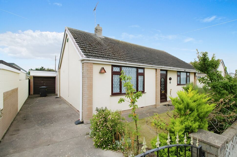 2 bedroom Detached Bungalow for sale