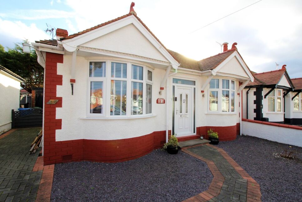 2 bedroom Detached Bungalow for sale, Lon Caradog, Abergele, LL22 £