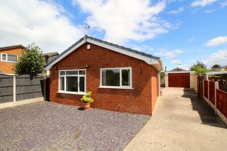 Lowther Close, 2 bedroom Detached Bungalow for sale, £200,000