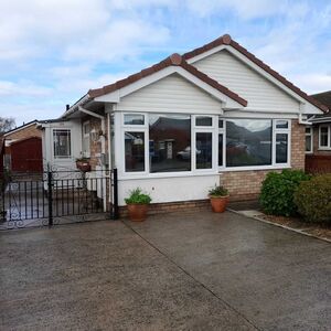 Lon Y Cyll, 1 bedroom Detached Bungalow for sale, £155,000