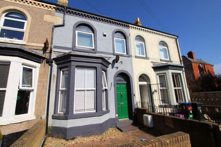 3 bedroom Mid Terrace House for sale