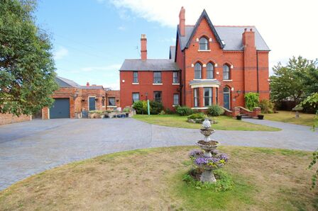 The Grove, 6 bedroom Semi Detached House for sale, £395,000