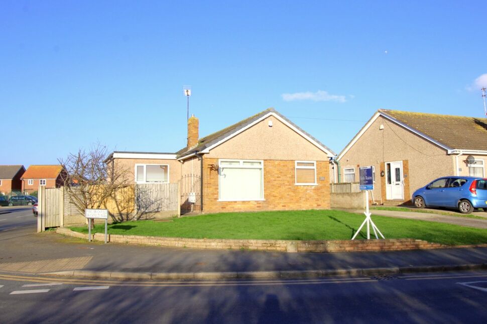 3 bedroom Detached Bungalow for sale, Ffordd Derwen, Rhyl, LL18 £195,000