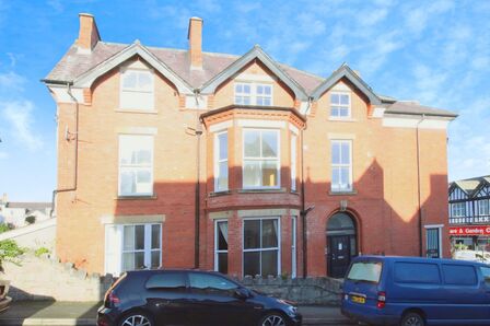 2 bedroom End Terrace Flat to rent