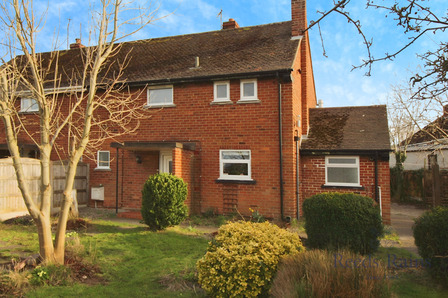 2 bedroom Semi Detached House to rent