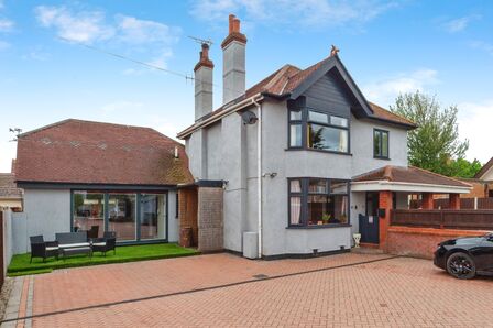 Foryd Road, 4 bedroom Detached House for sale, £340,000