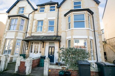 Lawson Road, 2 bedroom  Flat to rent, £650 pcm