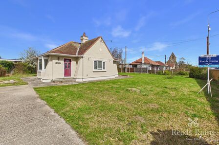 Towyn Road, 2 bedroom Detached Bungalow for sale, &pound;220,000