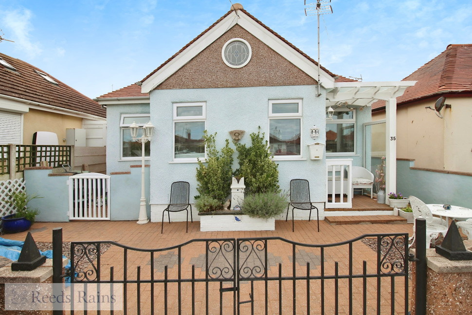 Main image of 2 bedroom Detached Bungalow for sale, Clwyd Gardens, Kinmel Bay, Conwy, LL18