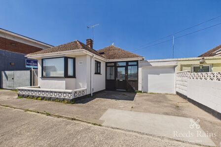 Foryd Road, 3 bedroom Link Detached Bungalow for sale, &pound;188,000
