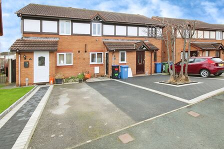 2 bedroom Mid Terrace House to rent