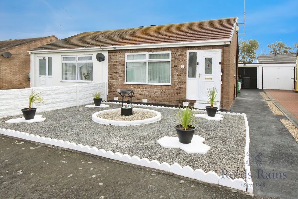 1 bedroom Semi Detached Bungalow for sale