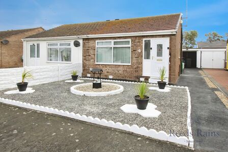 1 bedroom Semi Detached Bungalow for sale
