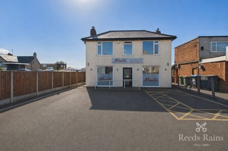 Towyn Road, 2 bedroom Flat to rent, &pound;750 pcm