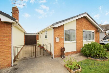 2 bedroom Link Detached Bungalow for sale