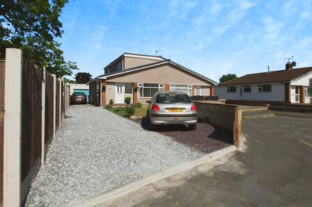 Admirals Walk, 4 bedroom Semi Detached Bungalow for sale, £260,000