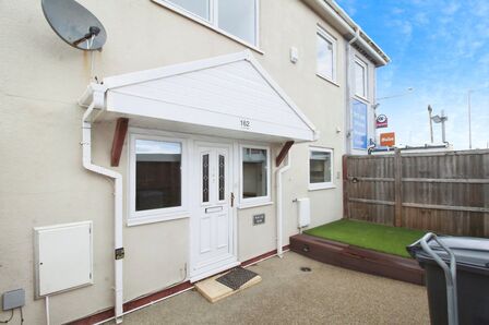 2 bedroom Mid Terrace House to rent