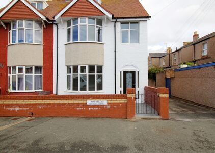 5 bedroom Semi Detached House for sale