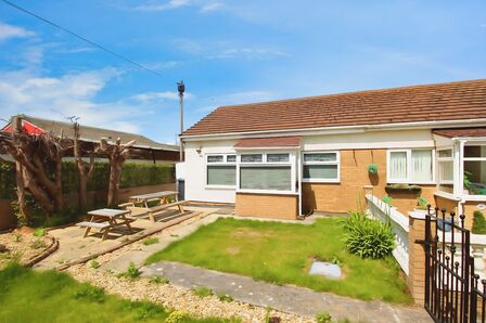 2 bedroom End Terrace Bungalow to rent