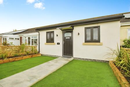 2 bedroom Mid Terrace Bungalow to rent