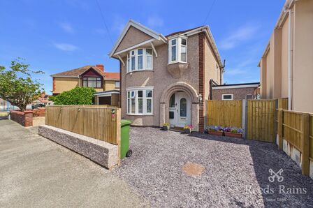 Lynton Walk, 3 bedroom Detached House for sale, &pound;289,950
