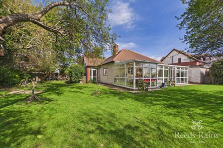 4 bedroom Detached Bungalow for sale