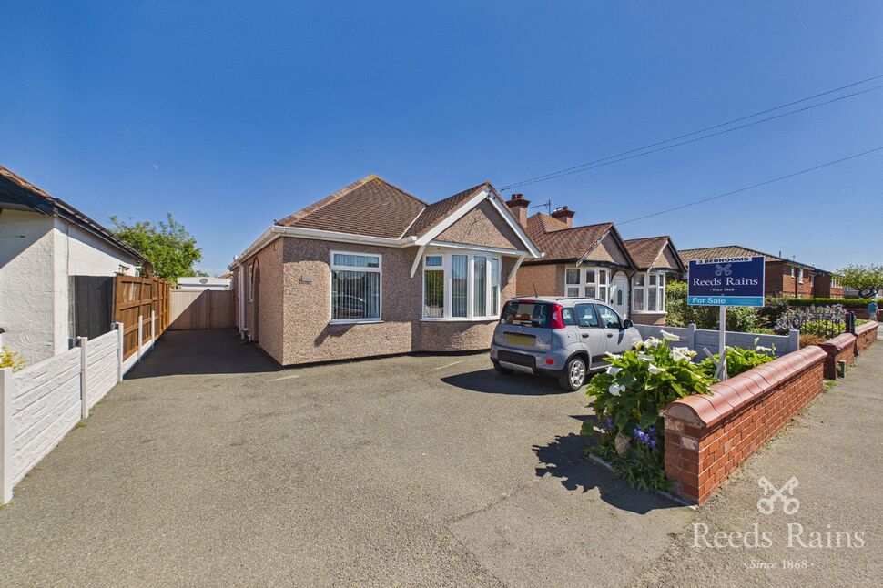 Main image of 3 bedroom Detached Bungalow for sale, Tynewydd Road, Rhyl, Denbighshire, LL18