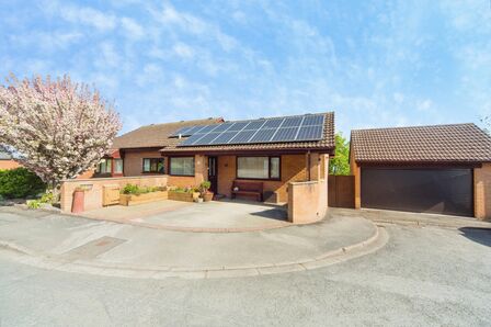 Bryn Celyn, 4 bedroom Detached House for sale, &pound;370,000