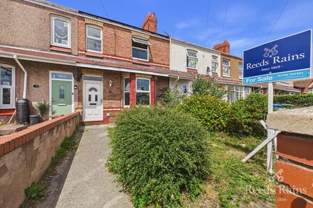2 bedroom Mid Terrace House for sale