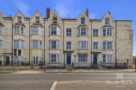 West Parade, 2 bedroom Flat for sale, &pound;95,000