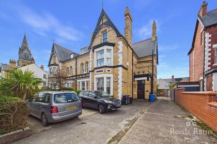 Bath Street, 1 bedroom Semi Detached Flat to rent, &pound;475 pcm