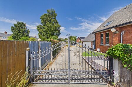 Rhewl Fawr Road, 3 bedroom Semi Detached House to rent, &pound;1,300 pcm