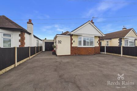 Shaun Drive, 4 bedroom Detached Bungalow for sale, &pound;280,000