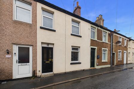 2 bedroom Mid Terrace House for sale