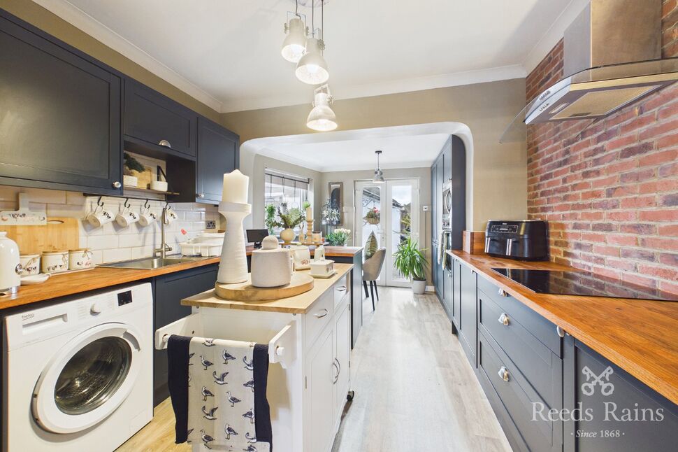 Kitchen / Dining Area