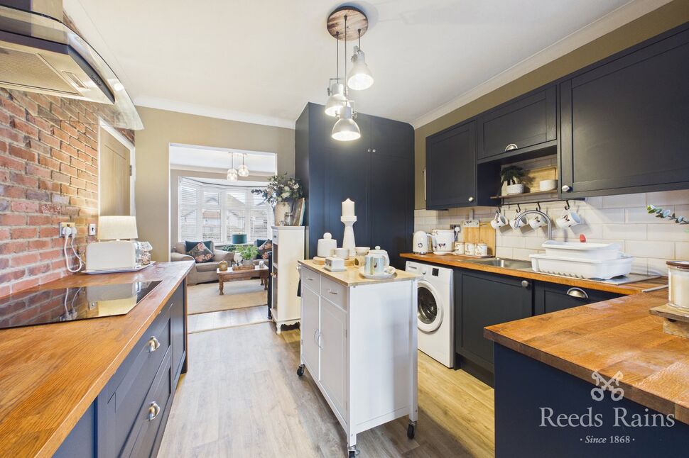 Kitchen / Dining Area