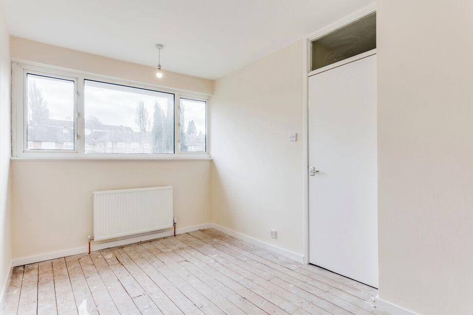 2 bedroom End Terrace House for sale, Manor Farm Drive, LS10 £130,000