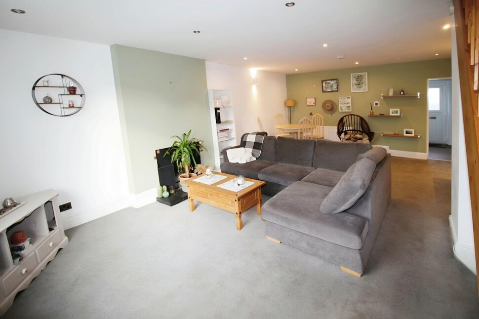 2 bedroom Mid Terrace House for sale, Leeds Road, Lofthouse, WF3 £165,000