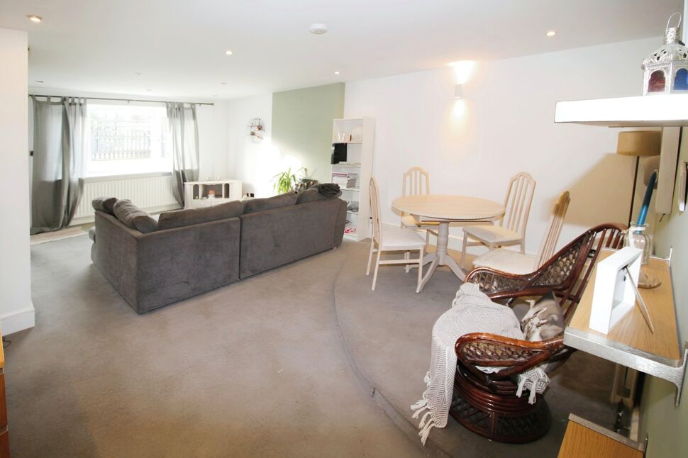 2 bedroom Mid Terrace House for sale, Leeds Road, Lofthouse, WF3 £165,000