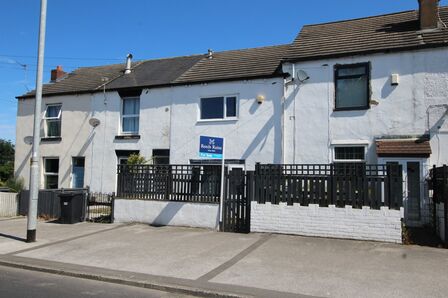 2 bedroom Mid Terrace House for sale