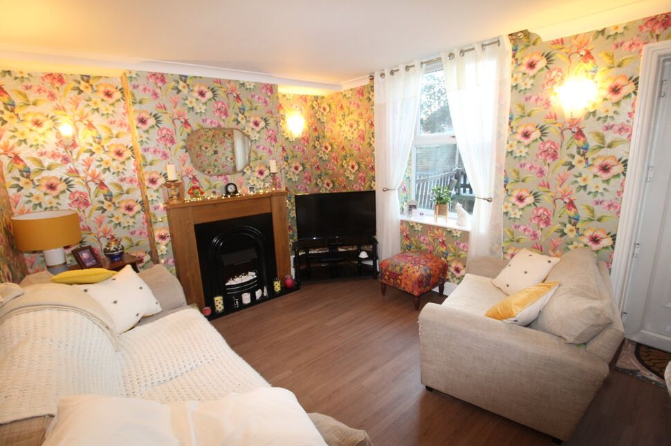 3 bedroom Mid Terrace House for sale, Wakefield Road, Rothwell, LS26