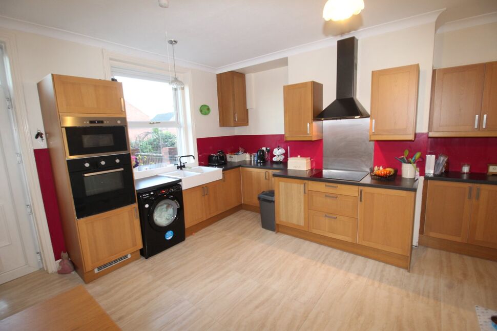 3 bedroom Mid Terrace House for sale, Wakefield Road, Rothwell, LS26