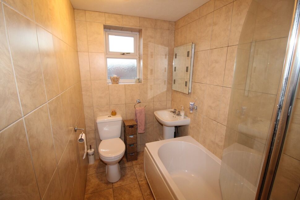 3 bedroom Mid Terrace House for sale, Wakefield Road, Rothwell, LS26